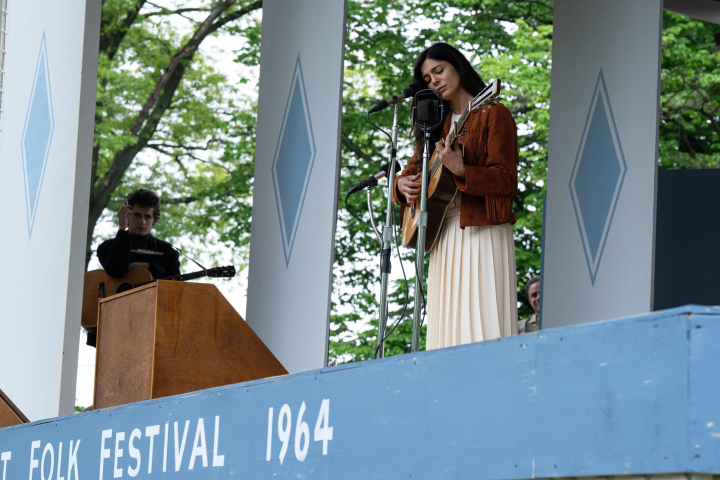 Dans « Un parfait inconnu », Monica Barbaro dans les pas de Joan Baez