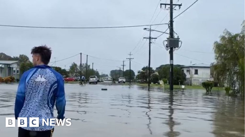 Devastation from Queensland floods 'incredible', premier says