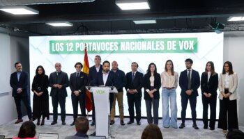 Doble giro de Vox contra la crisis interna: 12 "caras nuevas" para "que no se vean las dimisiones" y salir del "no a todo"