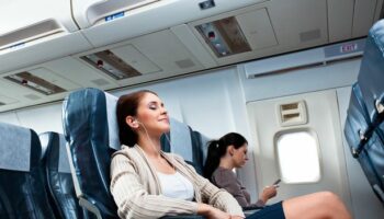 Doctor warns people on planes should never cross their legs