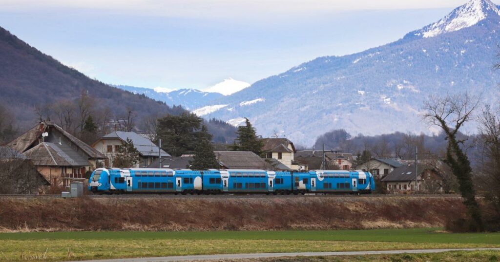 Éboulement sur la RN 90 en Savoie : les trains vers les stations de ski épargnés, au contraire de la route