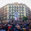 El Ayuntamiento de Barcelona compra la Casa Orsola después de la paralización de un desahucio tras la protesta de activistas y vecinos