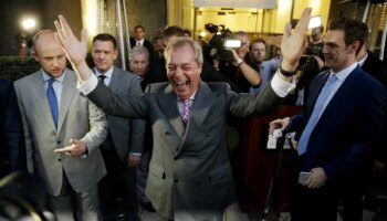 El tirón de Trump y la crisis de los grandes partidos catapultan al populista Nigel Farage