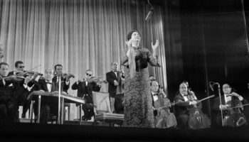 En 1967, la légende égyptienne Oum Kalthoum chantait à l'Olympia: récit d'un événement unique et politique