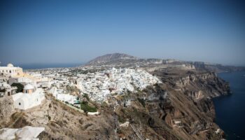 En Grèce, Santorin ferme ses écoles en raison d’une activité sismique intense