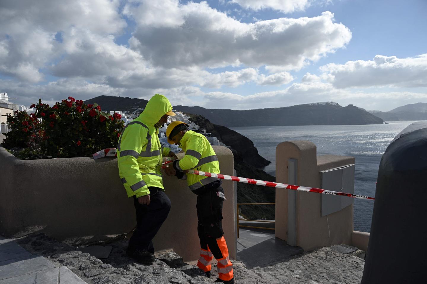 En Grèce, l’île de Santorin placée en état d’urgence, après plusieurs séismes successifs et l’évacuations de milliers de personnes