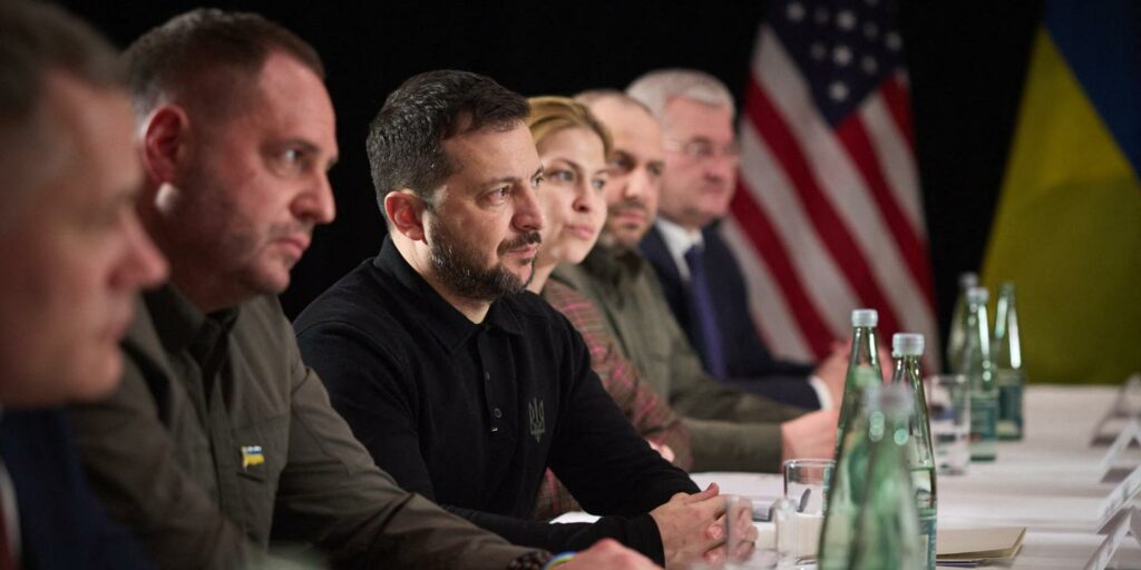 En direct, guerre en Ukraine : Kiev aura « peu de chances de survivre sans le soutien des Etats-Unis », affirme Volodymyr Zelensky