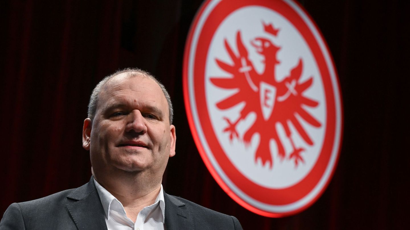 Eintracht-Präsident Beck sagte, er habe sich nicht gegen Windkraft positioniert. Foto: Arne Dedert/dpa