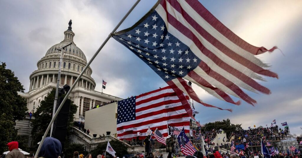 États-Unis: à peine graciée, une assaillante du Capitole retourne en prison pour un accident de la route mortel