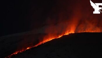 Etna : les images étonnantes de la coulée de lave sur le mont enneigé