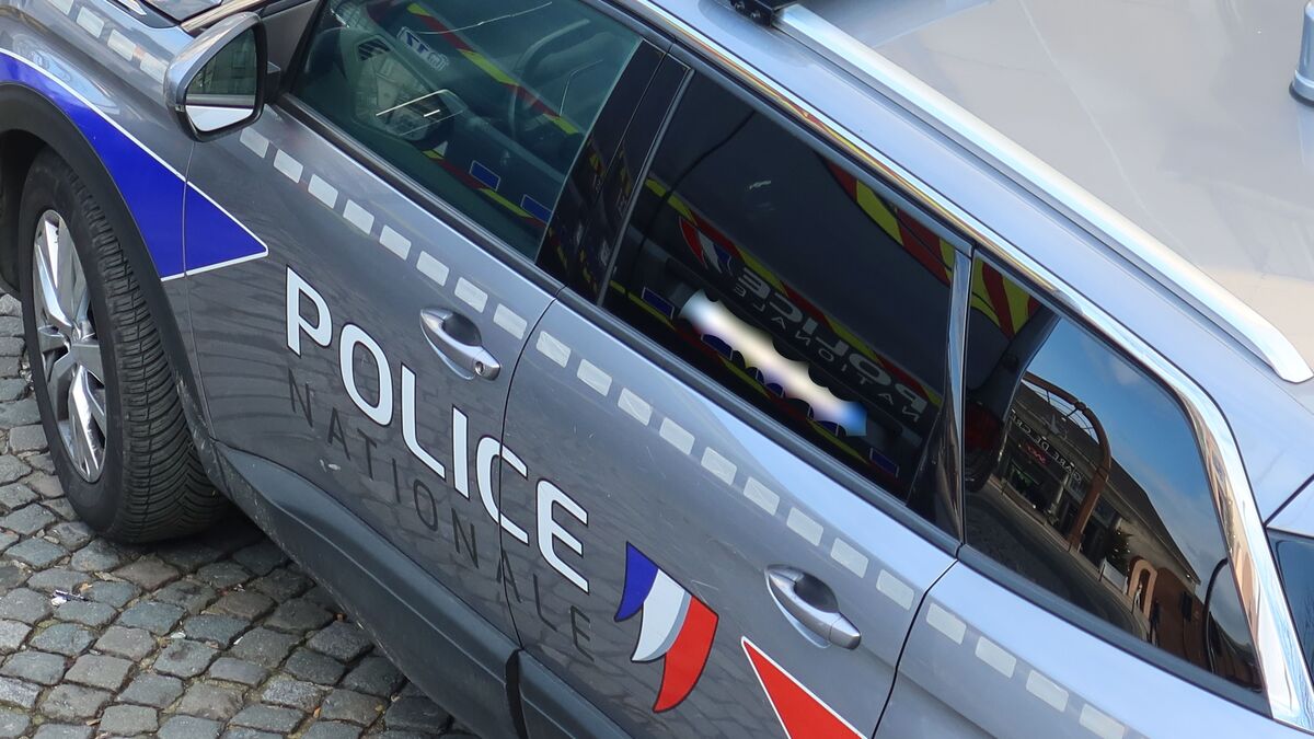 Exhibitions, insultes, menaces… Dans les Yvelines, le squatteur au camion de La Poste dort en prison