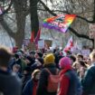 Tausende demonstrieren in Göttingen gegen einen Aufmarsch der sogenannten Querdenker-Szene. Foto: Stefan Rampfel/dpa