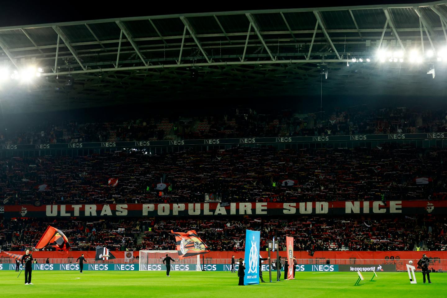 Football : à Nice, la fermeture pour trois matchs d’une tribune après le déploiement d’une banderole visant Marseille