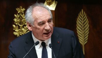 François Bayrou déclenche un troisième 49.3 sur le budget de la « Sécu », après l’échec d’une nouvelle motion de censure