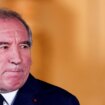 Frankreich: Bayrou hangelt sich über die erste Hürde