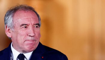 Frankreich: Bayrou hangelt sich über die erste Hürde