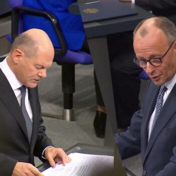 German election: Chancellor Scholz debates CDU rival Merz