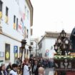 Girasoles y oraciones junto al Beato Cristóbal de Santa Catalina en las calles de Córdoba