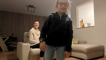 Grâce à la générosité des habitants de Yerres, Aurore, 8 ans, marche : « J’ai une énergie folle en moi »