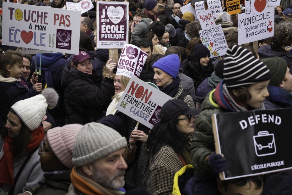 Grève des enseignants : "Fermetures de classes, c'est l'école qu'on fracasse", forte mobilisation à Paris avec 60 % de grévistes