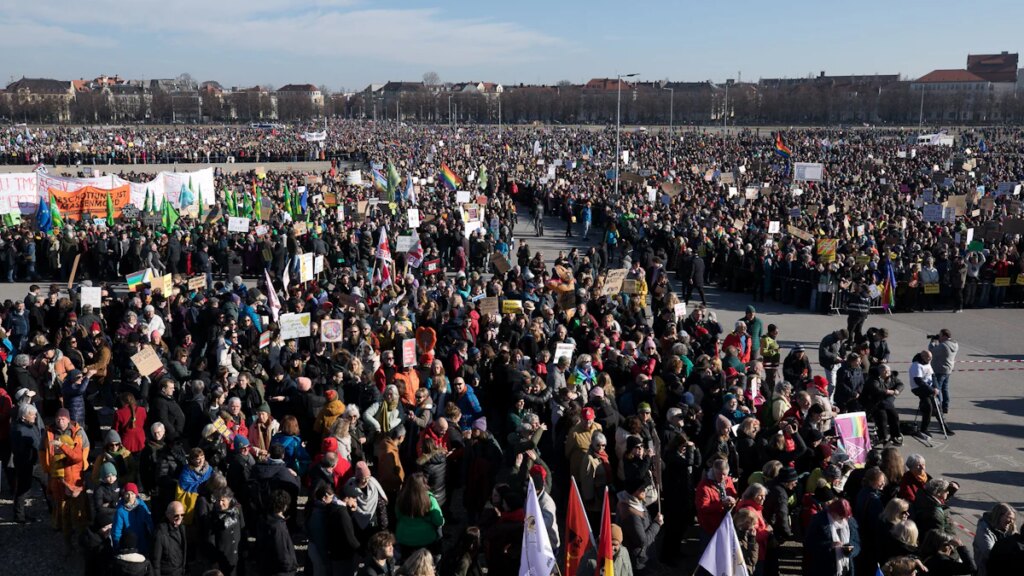 Großdemo für Demokratie: Mehr als 160 000 Menschen demonstrieren auf der Theresienwiese