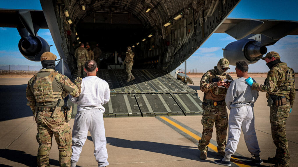 Guantanamo : arrivée d'une premier vol transportant des migrants clandestins sur la base militaire américaine