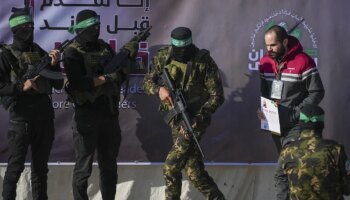 Hamas concluye la entrega de los tres rehenes israelíes prevista para hoy