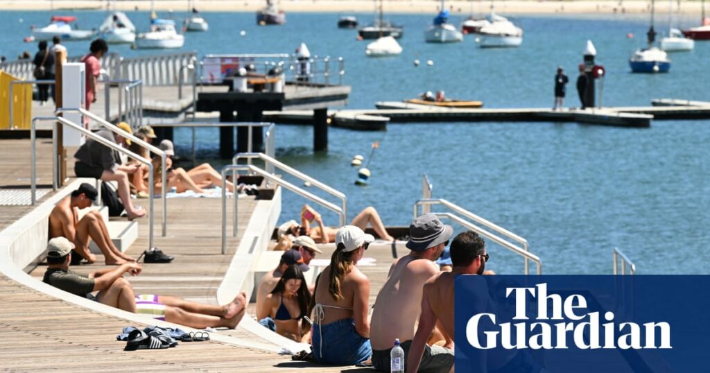 Heatwave warning as ‘intensely hot’ weather continues in south-eastern Australia