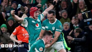 Ireland celebrate Dan Sheehan's bonus-point score