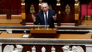 «Il a un côté Columbo» : avec sa méthode, François Bayrou désamorce le piège budgétaire et s’imagine déjà un avenir