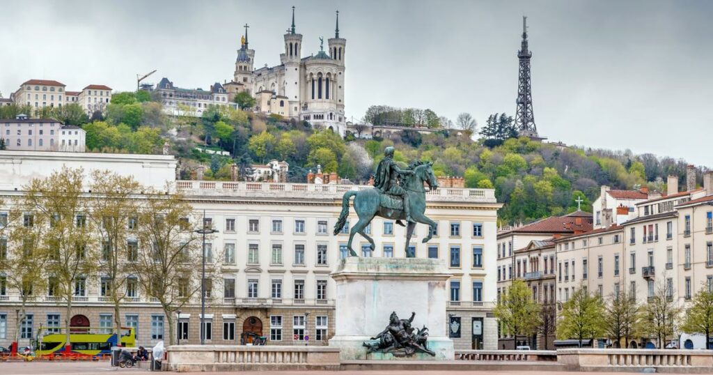 «J’ai envie de déménager quand j’ouvre mes volets» : à Lyon, le manque de soleil atteint un niveau record