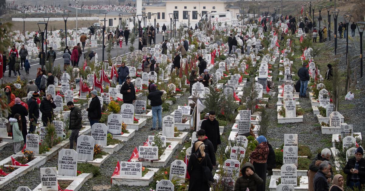 «J’ai promis à mes disparus de lutter jusqu’au bout»: deux ans après le séisme en Turquie, les victimes réclament justice