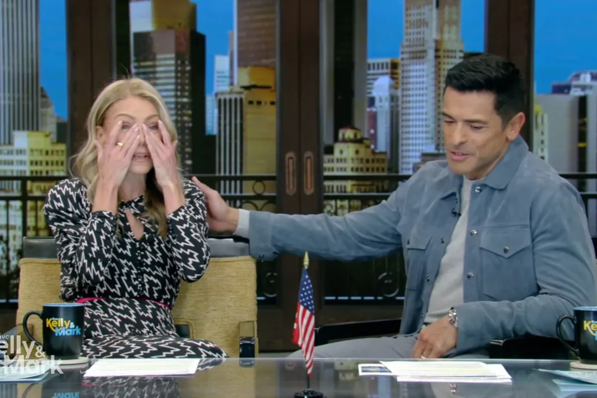 Kelly Ripa breaks down in tears on air after announcing the death of beloved pet