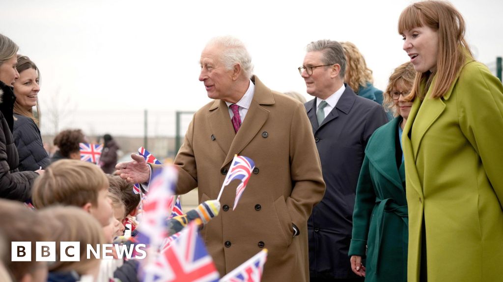 King visits Cornish housing project in rare joint visit with PM and Rayner