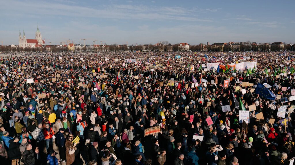 Kundgebung für Demokratie: 250 000 Menschen bei Großdemonstration in München gegen Rechtsextremismus