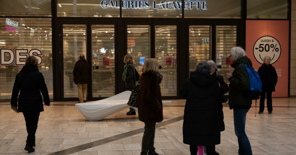 Le marasme des grands magasins de province, symbole de la désertion des centres-villes