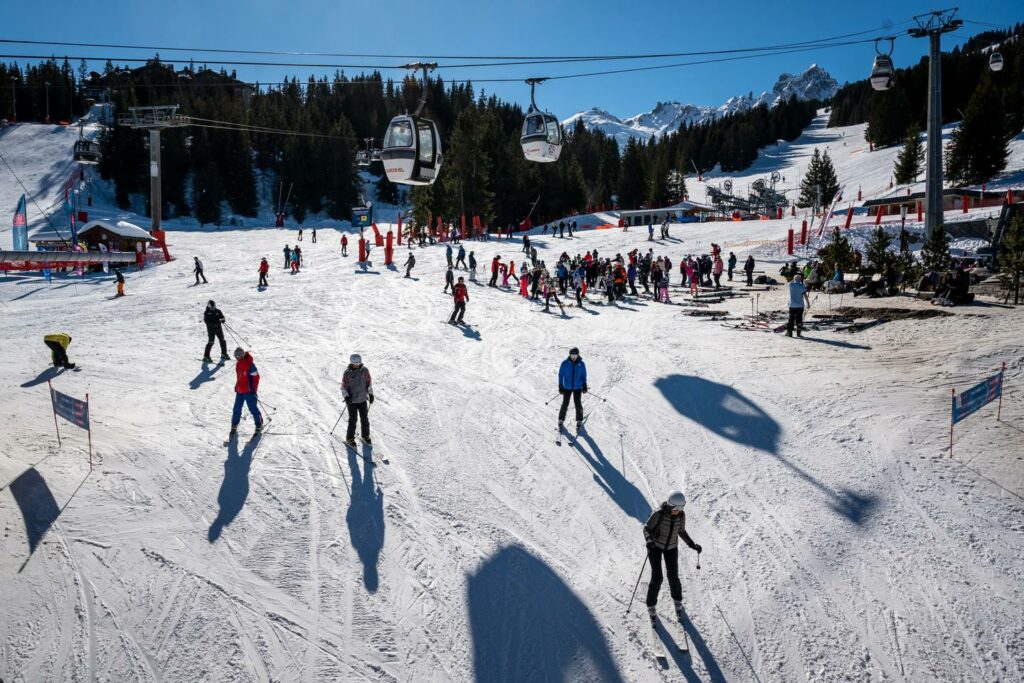 Les Américains dans les stations de ski françaises : « Pour nous, c’est moins cher de venir ici »