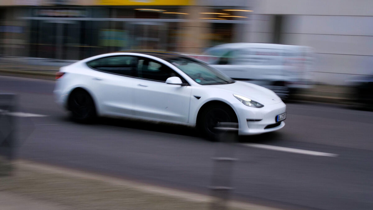 « Les freins ne fonctionnent plus » : après son accident, elle pointe les défaillances de Tesla et se fait condamner