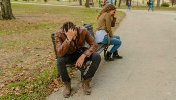 Les hommes et les femmes se comportent différemment après une rupture et ce n'est pas forcément une bonne chose