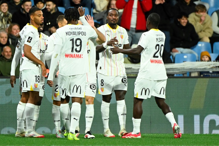 Ligue 1: Lens domine Montpellier et se replace dans la course à l'Europe