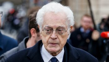 Lionel Jospin invite les élus socialistes à ne pas voter la censure