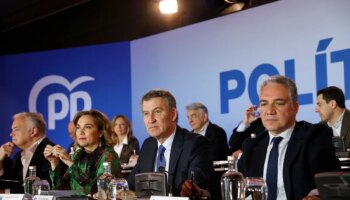 Los barones del PP cierran filas con Feijóo tras el giro en las pensiones aunque Ayuso advierte de que "hay que tener en cuenta la sostenibilidad del sistema"