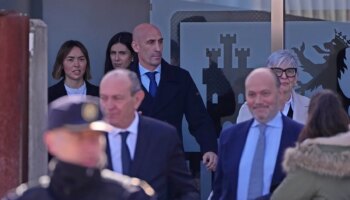 Los susurros de Rubiales y la tensión con el abogado de Hermoso en la primera sesión del juicio del beso: "No sé si hablo para chinos"