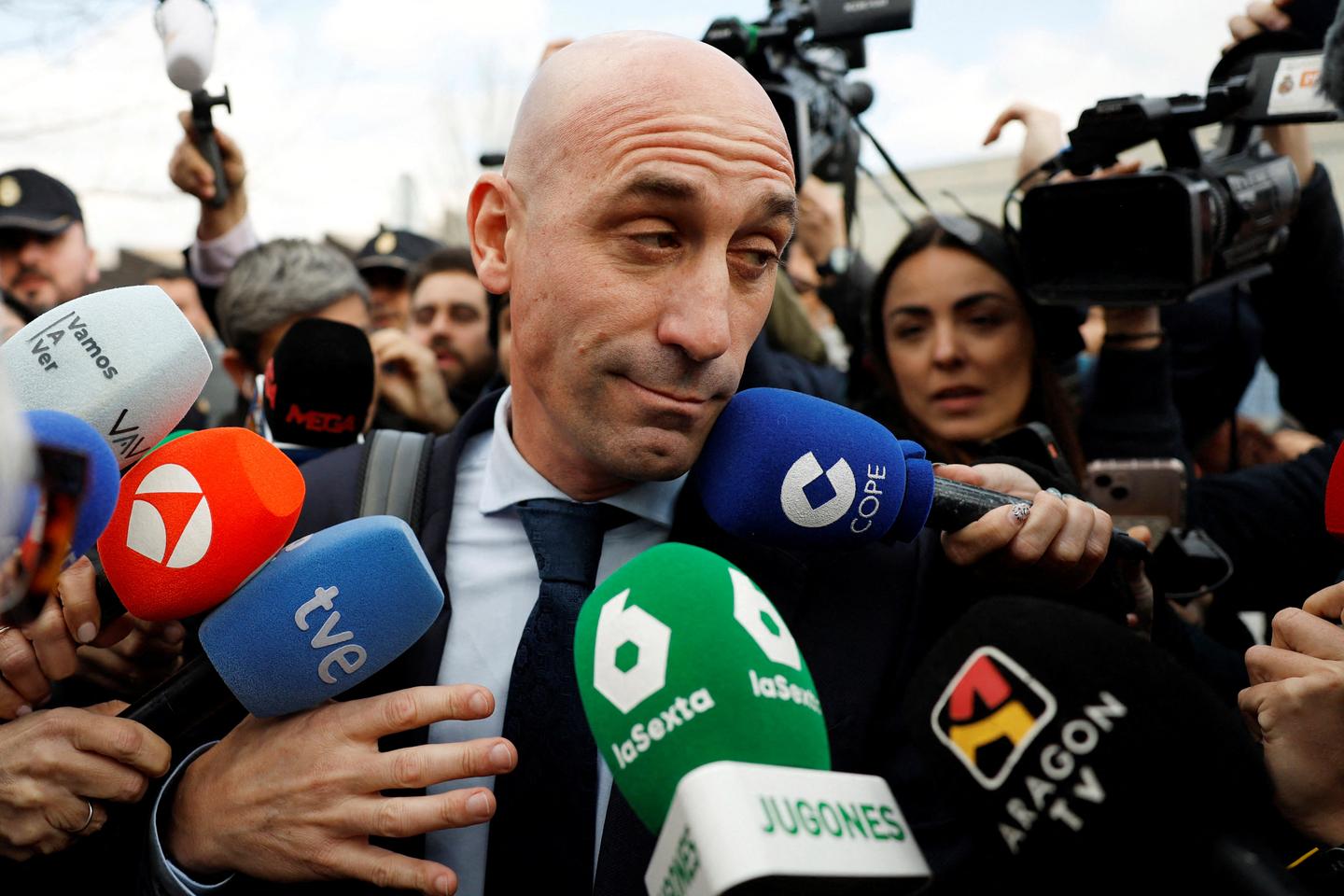 Luis Rubiales, jugé pour l’affaire du baiser forcé et mis en cause dans une myriade d’autres dossiers