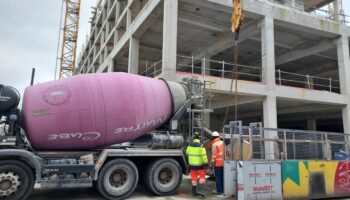 Malgré les difficultés économiques du promoteur, les travaux du stade Bauer ont repris à Saint-Ouen