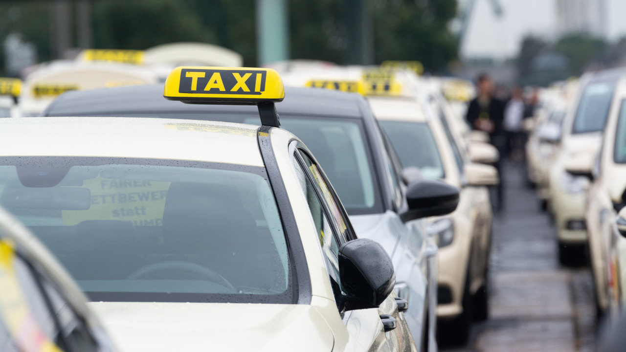 Mauvais réveil dans un taxi: Une Luxembourgeoise frappe des policiers à Vienne