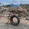 Mayotte : un mois et demi après le passage du cyclone Chido, tout reste à faire et la colère monte