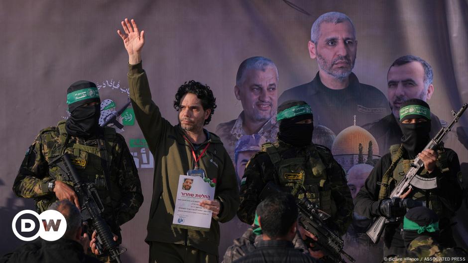 Middle East: 3 Israeli hostages released by Hamas