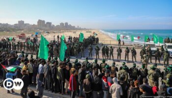 Middle East: Hamas postpones hostage releases