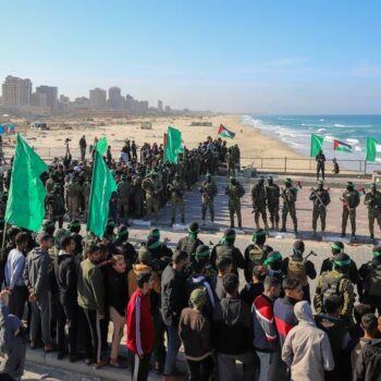 Middle East: Hamas postpones hostage releases